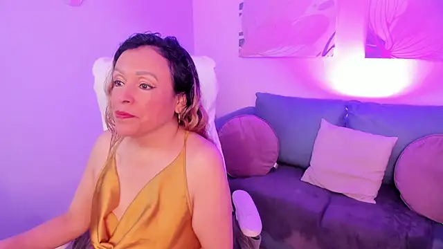 Ivonne 4 online show from March 29, 2026, 1:13 pm