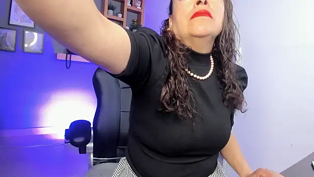 Snapshot of Ivonne_4 chatting on July 8, 2026, 1:23 pm Ivonne 4 online show from July 8, 2026, 1:23 pm