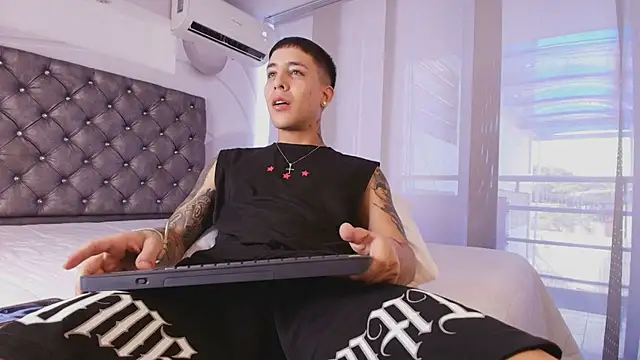 Snapshot of PapiLucca chatting on March 3, 2026, 7:32 pm PapiLucca online show from March 3, 2026, 7:32 pm