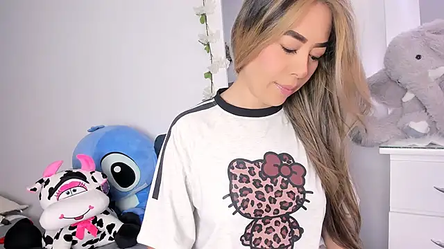 Ariana-Cobos online show from June 14, 2026, 9:05 pm
