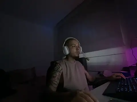 Snapshot of Maximo_Garcia17 chatting on February 19, 2026, 11:12 pm Maximo Garcia17 online show from February 19, 2026, 11:12 pm