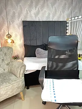 Miaafoxx   online show from February 25, 2026, 7:36 pm