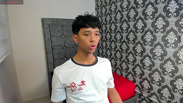 Snapshot of Little_Twink19x chatting on July 1, 2026, 7:47 pm Little Twink19x online show from July 1, 2026, 7:47 pm