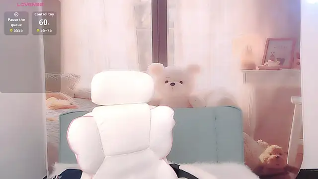 Snapshot of Luckmia333 chatting on February 23, 2026, 4:58 am Luckmia333 online show from February 23, 2026, 4:58 am