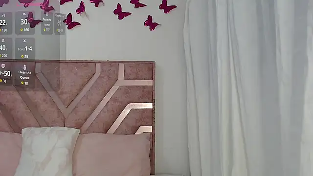 Roxy-Fox  online show from March 28, 2026, 3:07 am