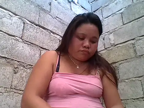 sweetlyn31 online show from April 16, 2026, 3:51 am