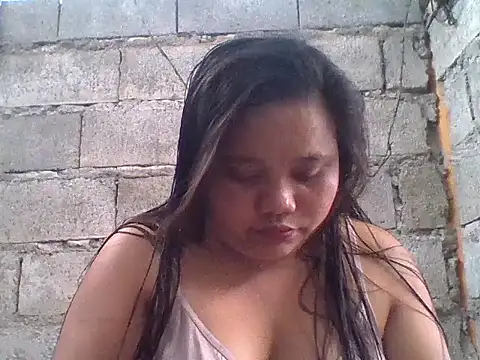 sweetlyn31 online show from April 12, 2026, 3:10 am