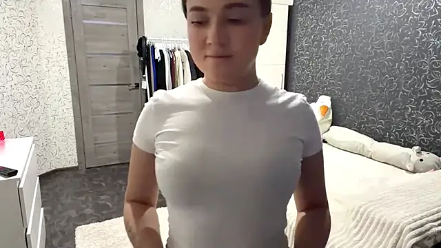 JoycelynUrion online show from April 2, 2026, 12:01 pm