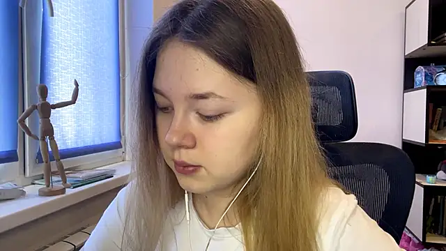 TomikoPfau online show from February 24, 2026, 7:53 am