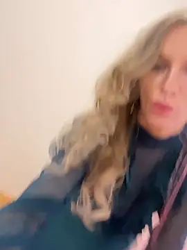 Faiiry  online show from March 29, 2026, 4:25 am