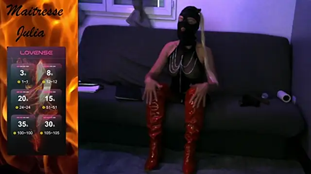 maitresse-julia-045 online show from June 7, 2026, 6:24 pm