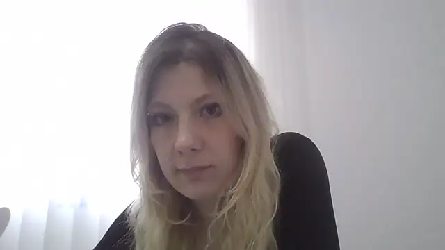 Snapshot of Foxy_Bright chatting on February 26, 2026, 1:44 pm Foxy Bright online show from February 26, 2026, 1:44 pm