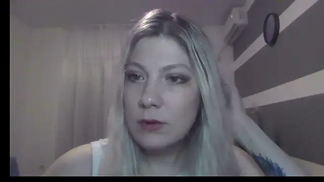 Foxy Bright online show from March 14, 2026, 8:04 pm