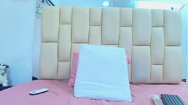 Lana Sliim online show from February 26, 2026, 12:16 pm