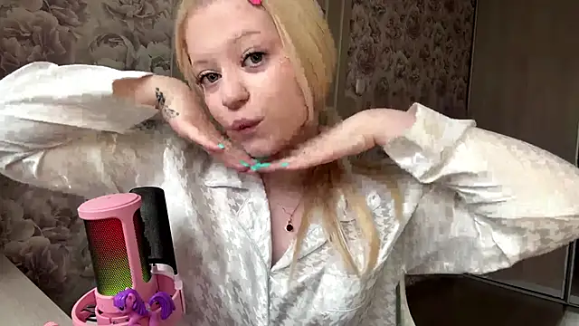 JeneeBIanks online show from April 5, 2026, 10:11 am