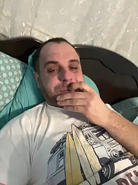 Snapshot of LaBuBupara chatting on February 19, 2026, 7:33 pm LaBuBupara online show from February 19, 2026, 7:33 pm