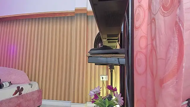 scarlett kiss  online show from February 26, 2026, 6:19 pm