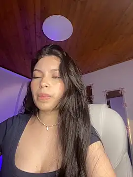 Snapshot of Mady_Pink chatting on February 25, 2026, 4:23 am Mady Pink online show from February 25, 2026, 4:23 am