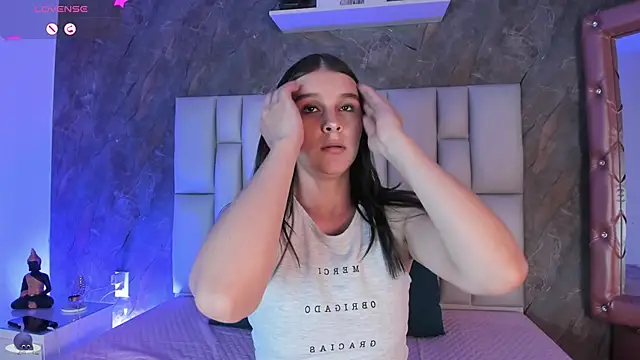 lya gomez online show from April 7, 2026, 2:46 am