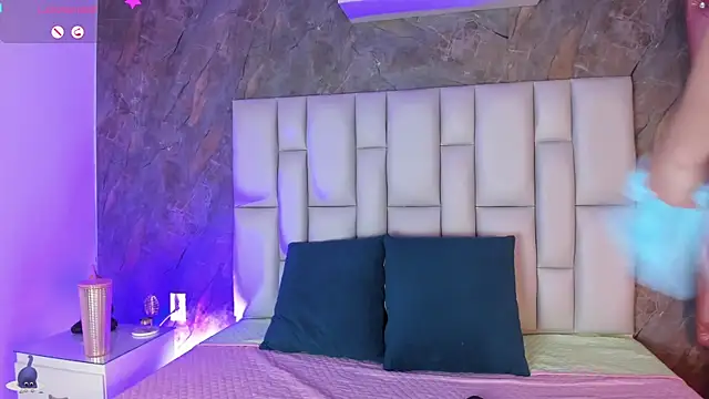 lya gomez online show from April 17, 2026, 2:58 am