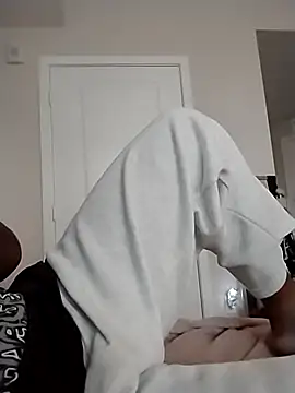 makeherfeelg online show from April 21, 2026, 12:01 pm