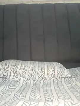 yimipe online show from April 28, 2026, 5:50 pm