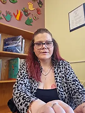 Sexymilf6992 online show from May 16, 2026, 6:29 pm