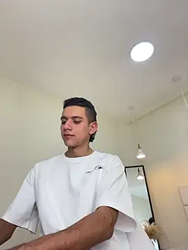 Snapshot of dominicjonnes chatting on February 24, 2026, 6:42 pm dominicjonnes online show from February 24, 2026, 6:42 pm