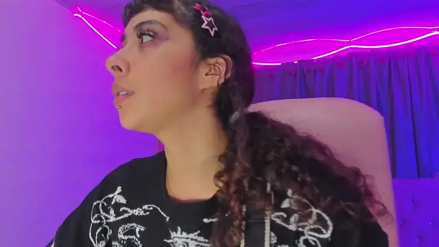 Kiara lovely online show from April 15, 2026, 3:45 am