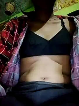 wifedesi7050 online show from May 18, 2026, 4:23 pm