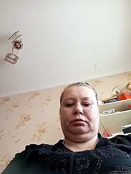 KiraStanton online show from April 8, 2026, 12:50 pm