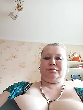 Snapshot of KiraStanton chatting on July 6, 2026, 2:02 pm KiraStanton online show from July 6, 2026, 2:02 pm