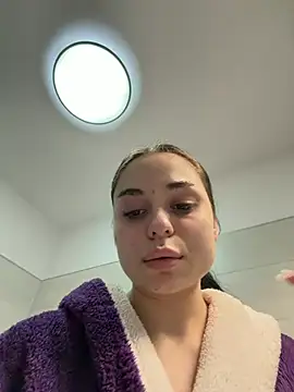 Olivia Noor online show from March 31, 2026, 9:39 pm