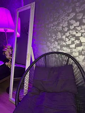 Olivia Noor online show from April 20, 2026, 4:41 pm