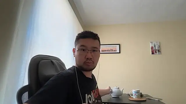 jasonryu2025 online show from May 1, 2026, 1:49 pm