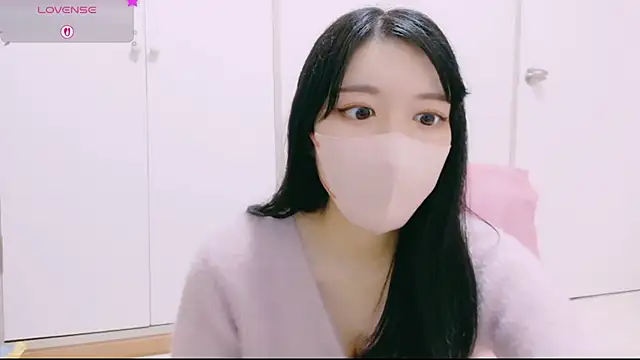 natsuka-chan online show from April 23, 2026, 11:16 am