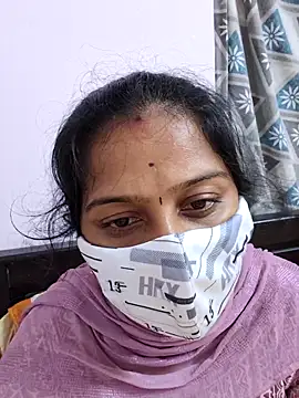 Shaliniqueen online show from June 12, 2026, 1:42 pm