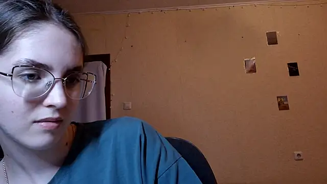 Katelemon online show from June 3, 2026, 2:18 pm