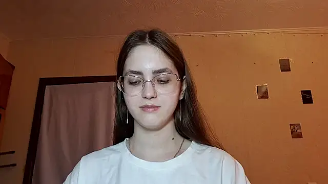 Katelemon online show from April 16, 2026, 11:33 am