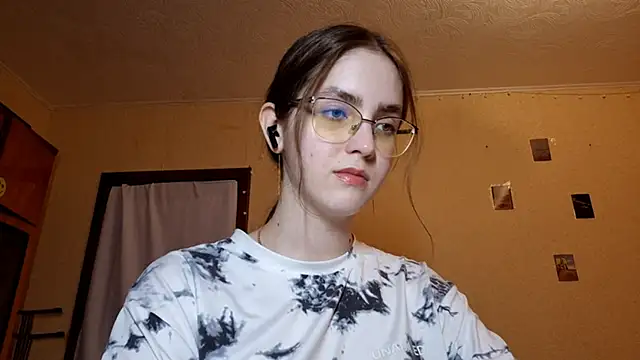 Katelemon online show from March 11, 2026, 2:44 pm