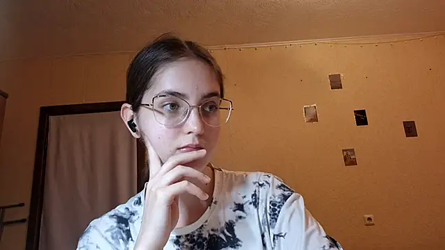 Snapshot of Katelemon chatting on June 29, 2026, 3:23 pm Katelemon online show from June 29, 2026, 3:23 pm