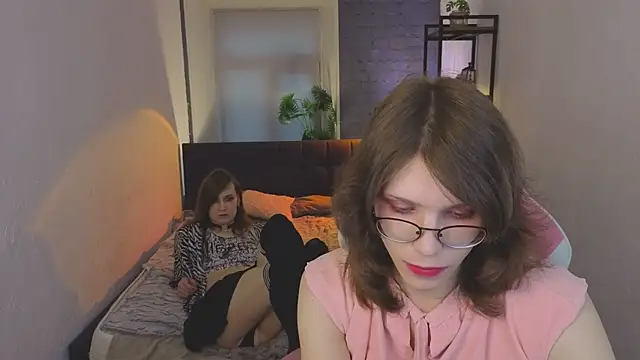 ZoriaLovesLuna online show from March 26, 2026, 7:06 am