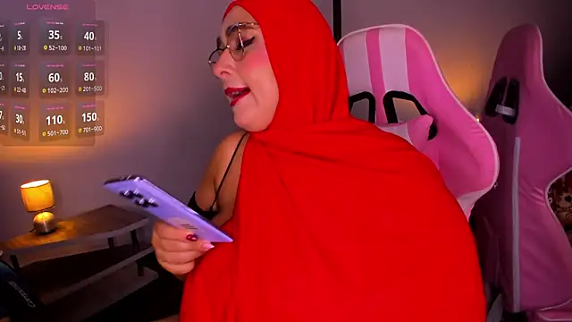 HijabiMilff online show from March 31, 2026, 2:52 pm