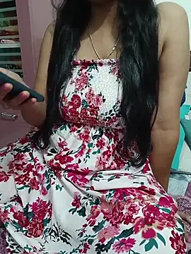 Queenlipx online show from March 9, 2026, 5:27 pm