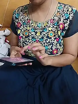 Queenlipx online show from March 14, 2026, 3:40 pm