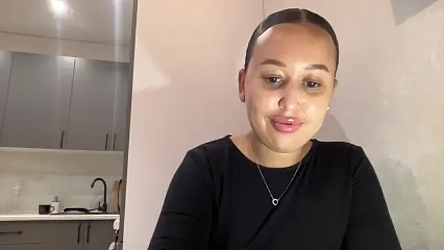 Dana 005 online show from June 3, 2026, 9:41 pm