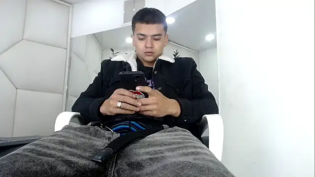 Snapshot of SanttiiBuck chatting on February 28, 2026, 11:43 am SanttiiBuck online show from February 28, 2026, 11:43 am