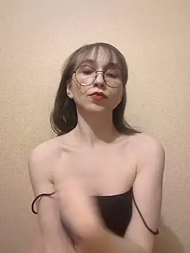 Snapshot of Ella17582 chatting on February 27, 2026, 9:25 pm Ella17582 online show from February 27, 2026, 9:25 pm