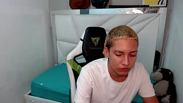 Snapshot of Street_poemm_ chatting on February 26, 2026, 4:23 am Street poemm online show from February 26, 2026, 4:23 am