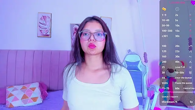 Zoow bluussh online show from April 7, 2026, 12:07 pm